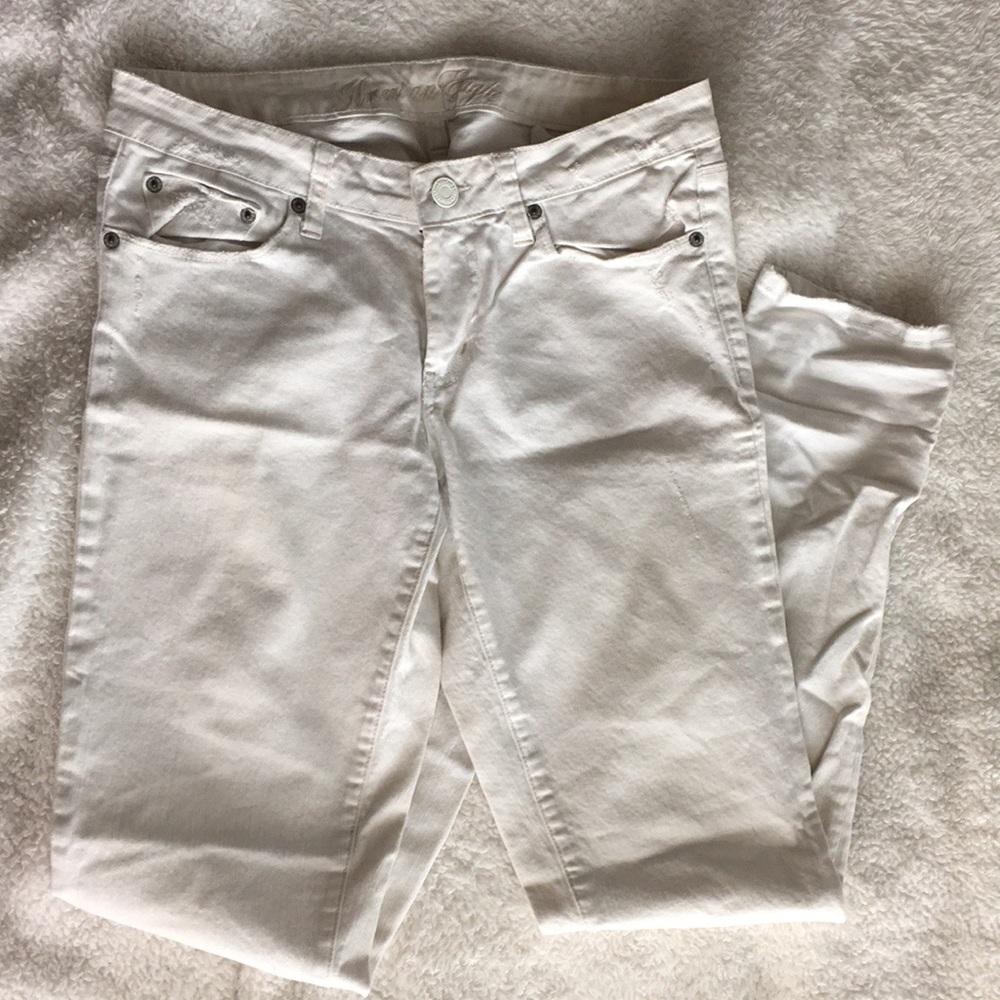 AE Distressed White Denim Jean